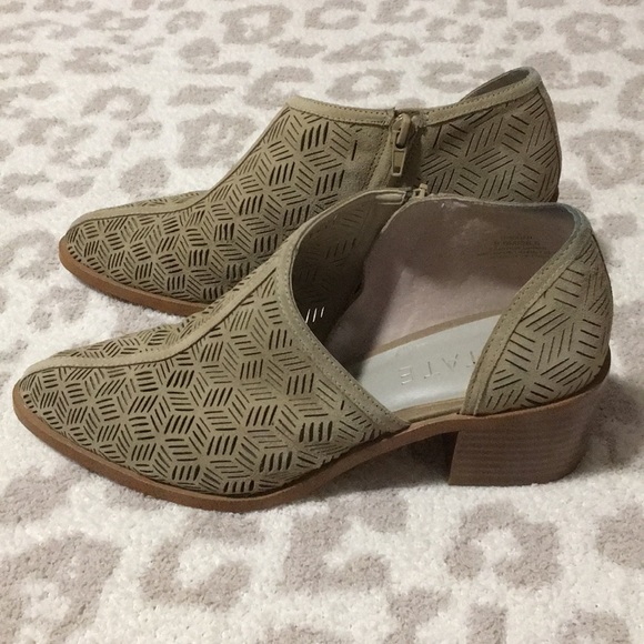 1. State Iddah Perforated Cutaway Bootie - Picture 4 of 8